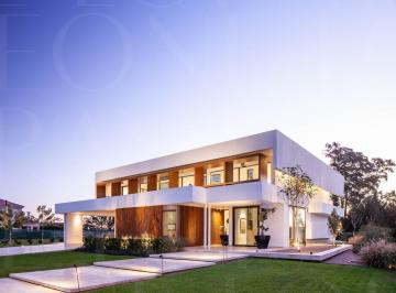 Casa · 421m² · 3 Dormitorios · 6 Cocheras · Casa en Venta, 6 Ambientes, La Providencia, Canning, Amoblada