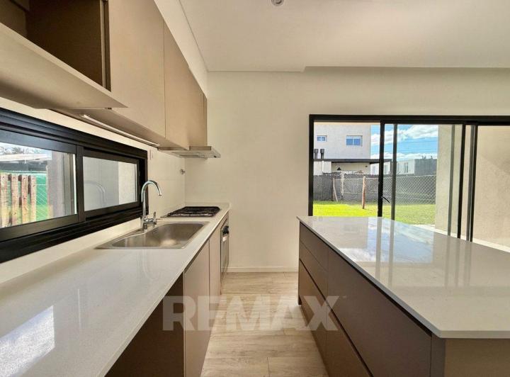 Casa · 130m² · 4 Ambientes · 1 Cochera