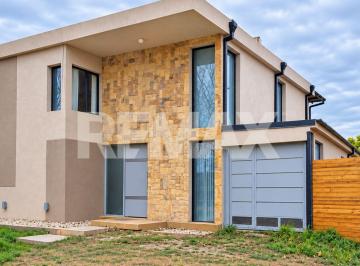 Casa · 171m² · 7 Ambientes · 1 Cochera · Venta Casa Barrio Santa Angela III Cente. Neuquen