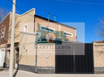 Casa · 209m² · 5 Ambientes · 2 Cocheras · Casa + Local en Venta