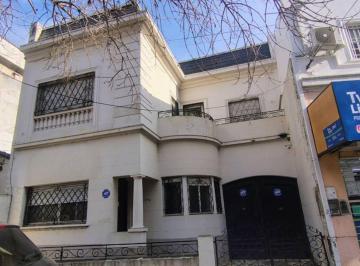 Casa · 369m² · 4 Ambientes · 2 Cocheras · Casa 4 Amb. Venta en Beccar Salida 2 Calles