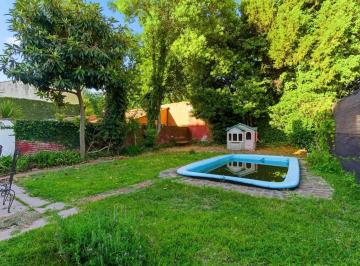 Casa · 163m² · 5 Ambientes · 1 Cochera · Venta Casa con Terreno en Adrogue