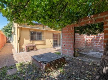 Casa · 97m² · 3 Ambientes · Venta Casa Tres Ambientes con Terreno y Cochera