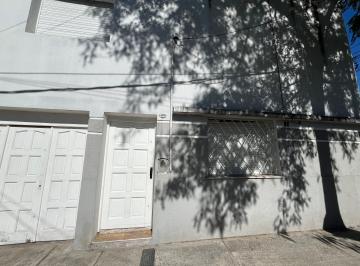 Casa de 4 ambientes, Lanús · Alquiler en Lanús Oeste. Apto Vivienda y Uso Comercial.