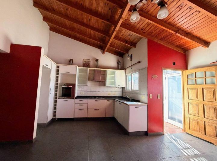 Casa · 282m² · 5 Ambientes · 3 Cocheras