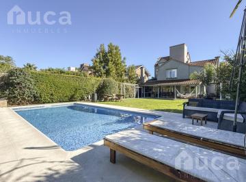 Casa · 225m² · 8 Ambientes · 2 Cocheras · Casa en Venta 4 Dorm. en Barrio Los Ceibos