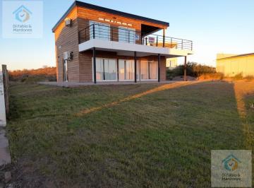 Casa · 130m² · 3 Ambientes · Moderna Casa con Gran Vista - Villa Chocón Medio
