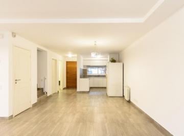 Casa · 154m² · 7 Ambientes · 1 Cochera · Apto Crédito - Dúplex Amplio y de Calidad