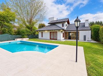 Casa · 430m² · 3 Ambientes · 3 Cocheras · Venta Casa 3 Ambientes con Pileta en Barrio Las Lajas General Rodriguez