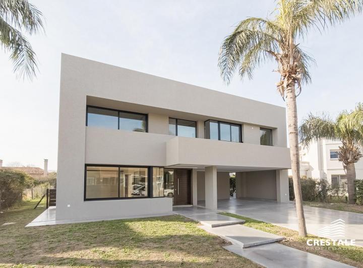 Casa · 120m² · 6 Ambientes · 2 Cocheras