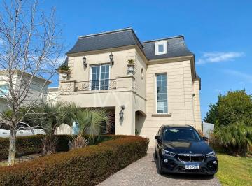 Casa · 324m² · 8 Ambientes · 4 Cocheras · Casa en Alquiler en Los Lagos, Nordelta, Tigre
