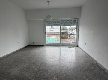 Casa · 105m² · 4 Ambientes · 1 Cochera · Departamento 4 Amb con Cochera, Patio Yterraza en Alquiler