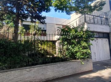 Casa · 230m² · 9 Ambientes · 1 Cochera · Casa Doble Lote 9 Ambientes con Parque y Pileta