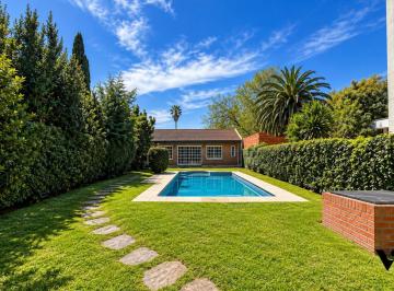 Casa · 210m² · 4 Ambientes · 2 Cocheras · Venta Casa 4 Ambientes con Parque Pileta y Quincho