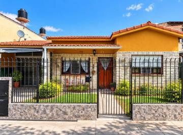 Casa · 120m² · 3 Ambientes · 4 Cocheras · Venta Casa 3 Ambientes Santa Teresita La Costa Quincho Garage Lote 600 m² Amoblada Permuta