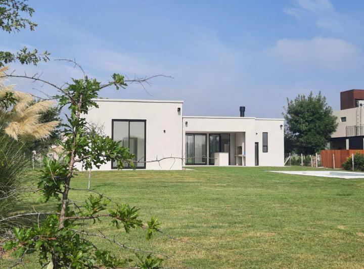 Casa · 200m² · 7 Ambientes · 2 Cocheras