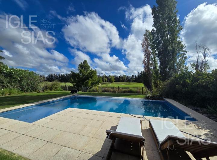 Casa · 361m² · 7 Ambientes · 2 Cocheras