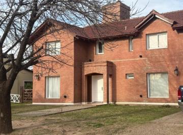 Casa · 1200m² · 8 Ambientes · Casa en San Isidro