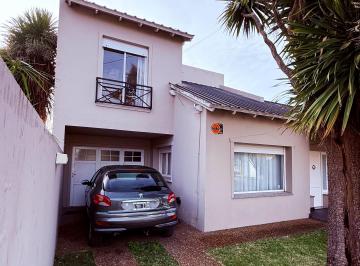 Casa de 6 ambientes, Tres Arroyos · Casa con Tres Habitaciones y Garaje Para Dos Vehículos en Tres Arroyos