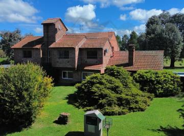 Casa · 290m² · 7 Ambientes · 2 Cocheras · Casa en Las Praderas de Lujan