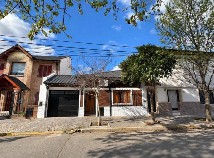 Casa · 170m² · 4 Ambientes · 1 Cochera