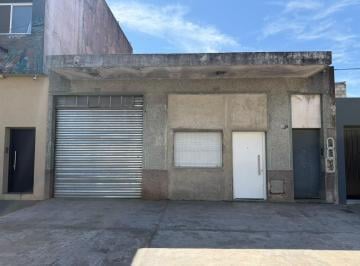 Bodega-Galpón · 190m² · 4 Ambientes · Galpón en Alquiler, Villa Raffo