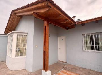 Casa de 5 ambientes, La Cieneguita · Casa Esquina con Jardin y Cochera - Barrio Mariano Moreno II
