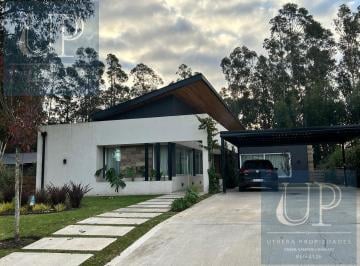 Casa · 200m² · 5 Ambientes · 2 Cocheras · Casa en Venta Barrio Arenas del Sur
