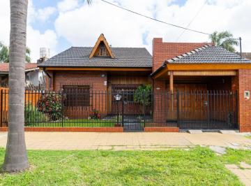 Casa · 240m² · 6 Ambientes · 3 Cocheras · Venta Casa 6 Ambientes con Cochera, Patio y Parrilla - Villa Luzuriaga