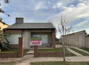 Casa · 86m² · 2 Ambientes · 1 Cochera · Casa con Amplio Lote en Supremo Entrerriano 1641