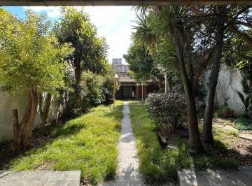Casa · 234m² · 4 Ambientes · 1 Cochera · Venta Casa Lote Propio 4 Amb + Coch + Jardin