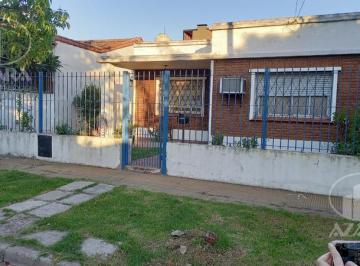 Casa · 104m² · 4 Ambientes · 1 Cochera · Casa - Boulogne