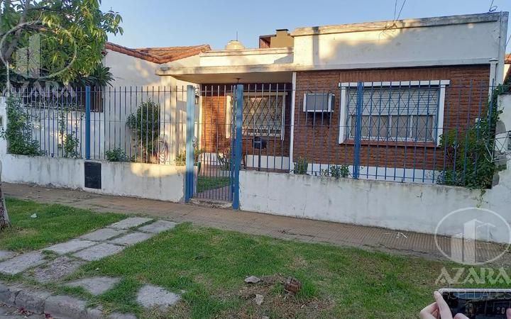 Casa · 104m² · 4 Ambientes · 1 Cochera