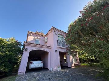 Casa · 200m² · 4 Ambientes · 2 Cocheras · Casa en Venta Campana