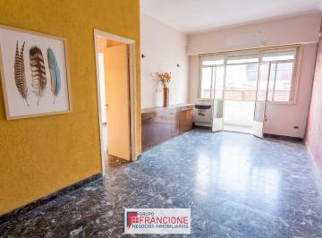Departamento · 72m² · 3 Ambientes · Amplio Depar 3 Amb C/baño Servicio. Villa Crespo. Excelente