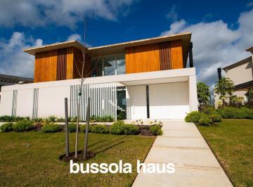 Casa · 204m² · 6 Ambientes · 5 Cocheras · Casa en Venta de 6 Ambientes Al Lago en Costas Puertos Escobar