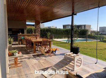 Casa · 210m² · 5 Ambientes · 5 Cocheras · Casa en Venta de 5 Ambientes con Pileta en Ceibos Puertos Escobar