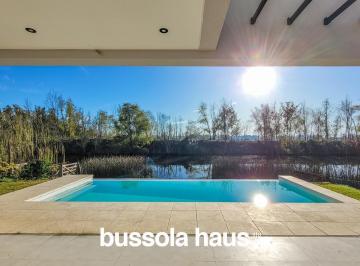 Casa · 226m² · 5 Ambientes · 4 Cocheras · Casa de 5 Ambientes en Alquiler Al Lago en Acacias Puertos Escobar
