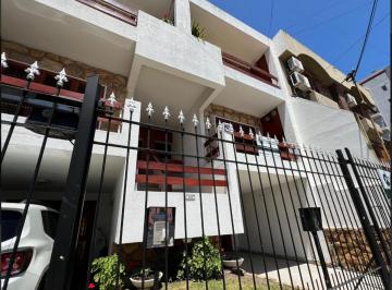 Casa · 98m² · 4 Ambientes · 2 Cocheras · Venta | Tríplex 4 Ambientes con Terraza – Wilde Ce