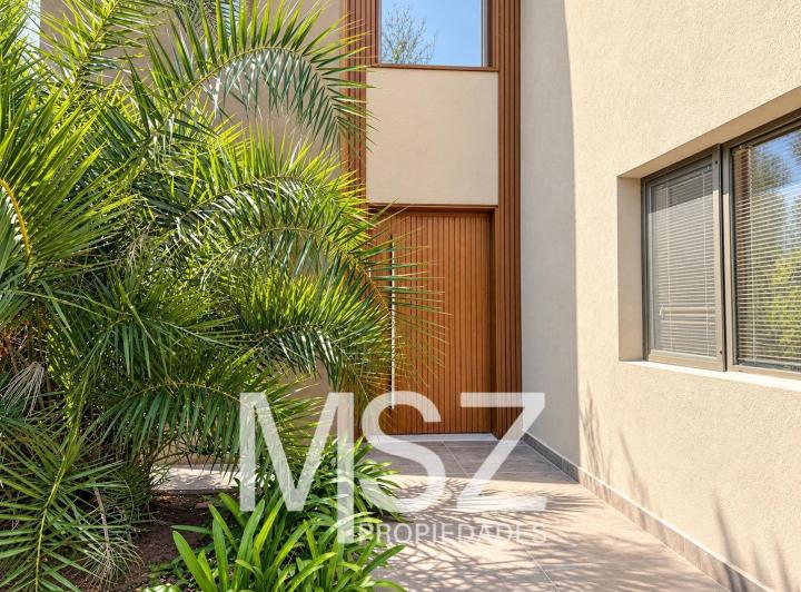 Casa · 260m² · 9 Ambientes · 2 Cocheras