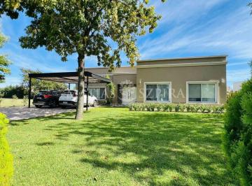 Casa · 162m² · 4 Ambientes · 2 Cocheras · Casa de 4 Ambientes en Venta en Prados del Oeste, Moreno