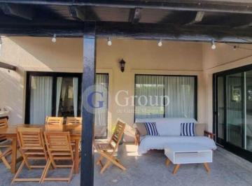 Casa · 192m² · 4 Ambientes · 1 Cochera · Casa en Alquiler en Santa María de Los Olivos, Malvinas Argentinas