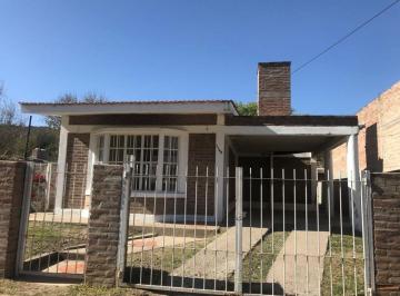 Casa de 2 ambientes, Río Ceballos · Alquiler - Calle Sarmiento