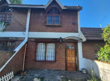 PH de 3 ambientes, Morón · PH de 90 m² con 2 Dorm. en Alquiler en Castelar