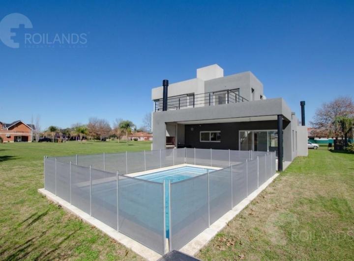 Casa · 214m² · 5 Ambientes · 2 Cocheras