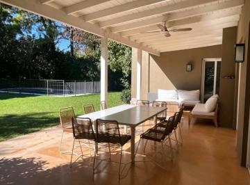 Casa · 324m² · 5 Ambientes · 2 Cocheras · Casa 5 Ambientes en Martindale