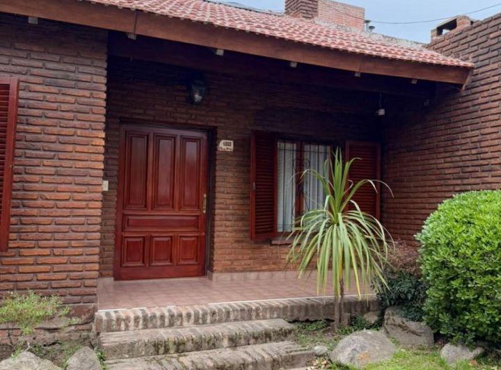 Casa · 184m² · 6 Ambientes · 2 Cocheras