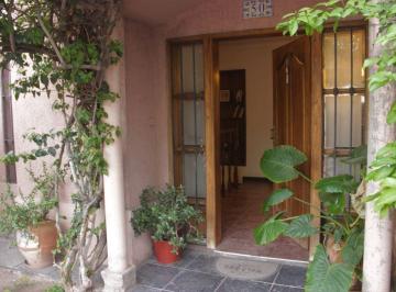 Casa de 7 ambientes, Villa Nueva · Casa Familiar en Venta 4 Dorm.
