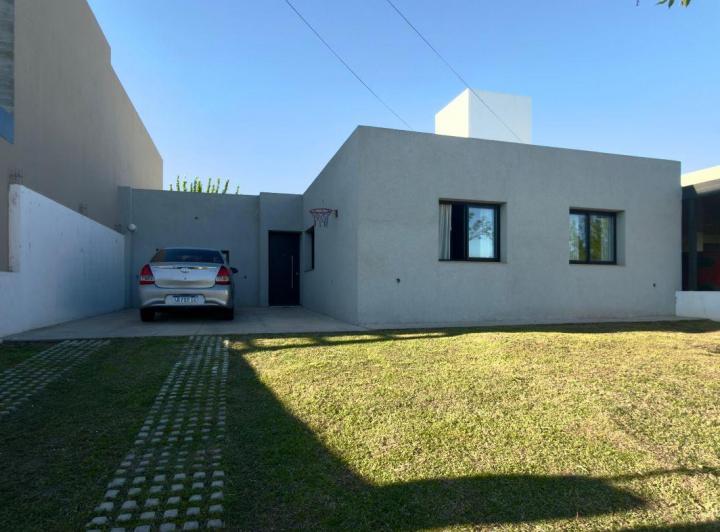 Casa · 142m² · 9 Ambientes · 2 Cocheras