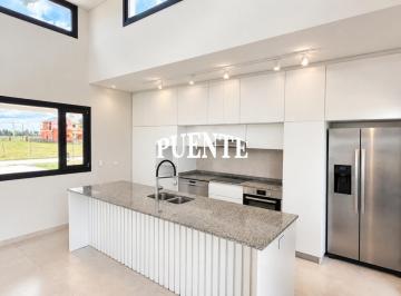 Casa · 4 Ambientes · 4 Cocheras · Casa en Venta en Fincas Joven - Canning - San Vicente